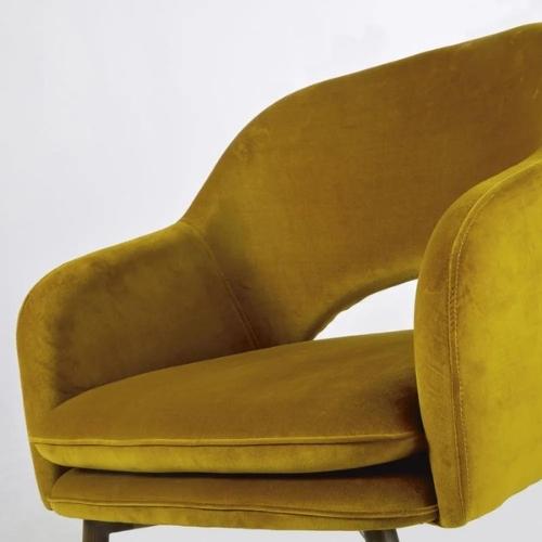 Test et avis du fauteuil en velours jaune moutarde Sacha