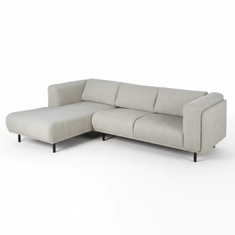 Canapé Nemo Maisons du Monde en tissu beige texturé, forme d'angle, pieds fins en métal noir, accoudoirs droits, vue trois-quarts.