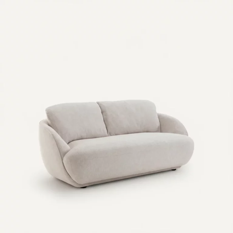Canapé Alpine La Redoute en tissu beige, silhouette arrondie, coussins intégrés, piètement discret, vue trois-quarts.
