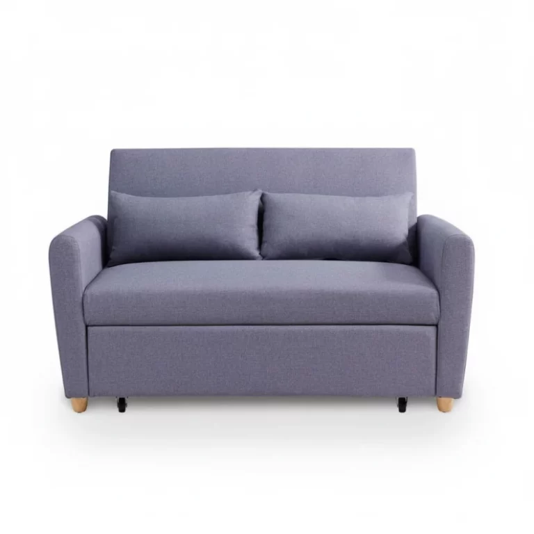 Canapé Kaya Maisons du Monde en tissu gris, silhouette droite, accoudoirs arrondis, pieds en bois clair, deux coussins assortis.