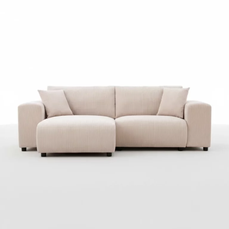 Canapé Aberdeen Maisons du Monde en tissu beige côtelé, silhouette droite avec méridienne, pieds bas noirs, accoudoirs larges, coussins inclus, vue de face.
