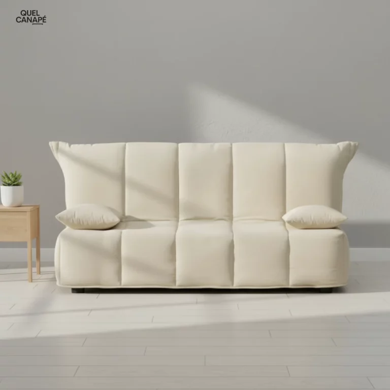 Canapé Allegra Maisons du Monde en tissu beige, silhouette droite, coussins assortis, piètement discret, vue de face.