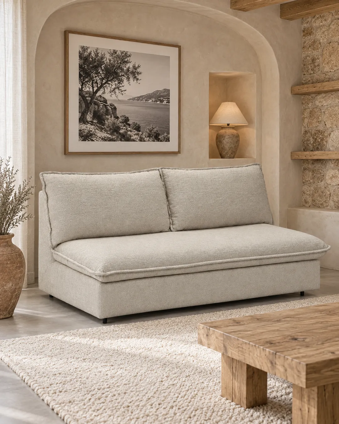 Plan rapproché du canapé Isadora Bobochic 3 places convertible en tissu, coloris beige, dans un salon (mise en situation illustrée par IA)