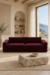 Vue d'ensemble du canapé Skander AM.PM 3 places en velours, coloris prune, style contemporain, dans un salon (mise en situation illustrée par IA)