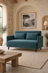 Vue d'ensemble du canapé Belushi Drawer 2 places convertible en velours, coloris bleu canard, style contemporain, dans un salon (mise en situation illustrée par IA)