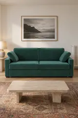 Vue d'ensemble du canapé Timor La Redoute 3 places convertible en velours, coloris vert kaki, style contemporain, dans un petit salon d'appartement (mise en situation illustrée par IA)