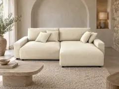 Canapé Pivoine Maisons du Monde, 4 places d'angle convertible, velours côtelé, coloris beige, mise en situation dans un salon (illustration IA 3)