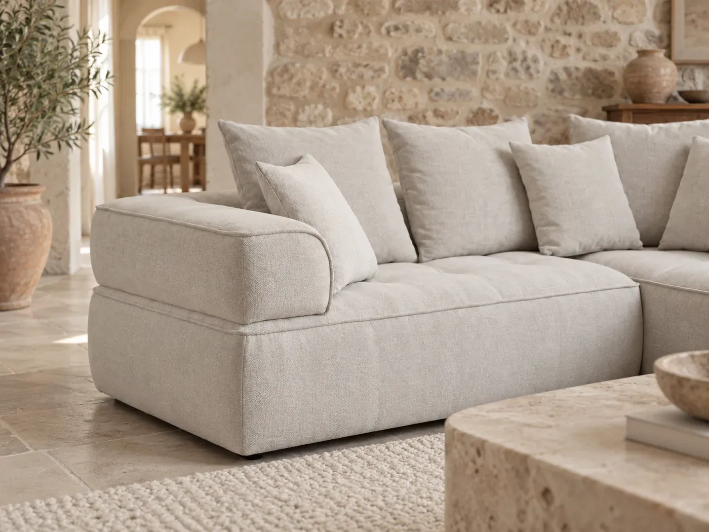 Whesley, 4 places d'angle fixe, coloris beige : gros plan sur l'accoudoir