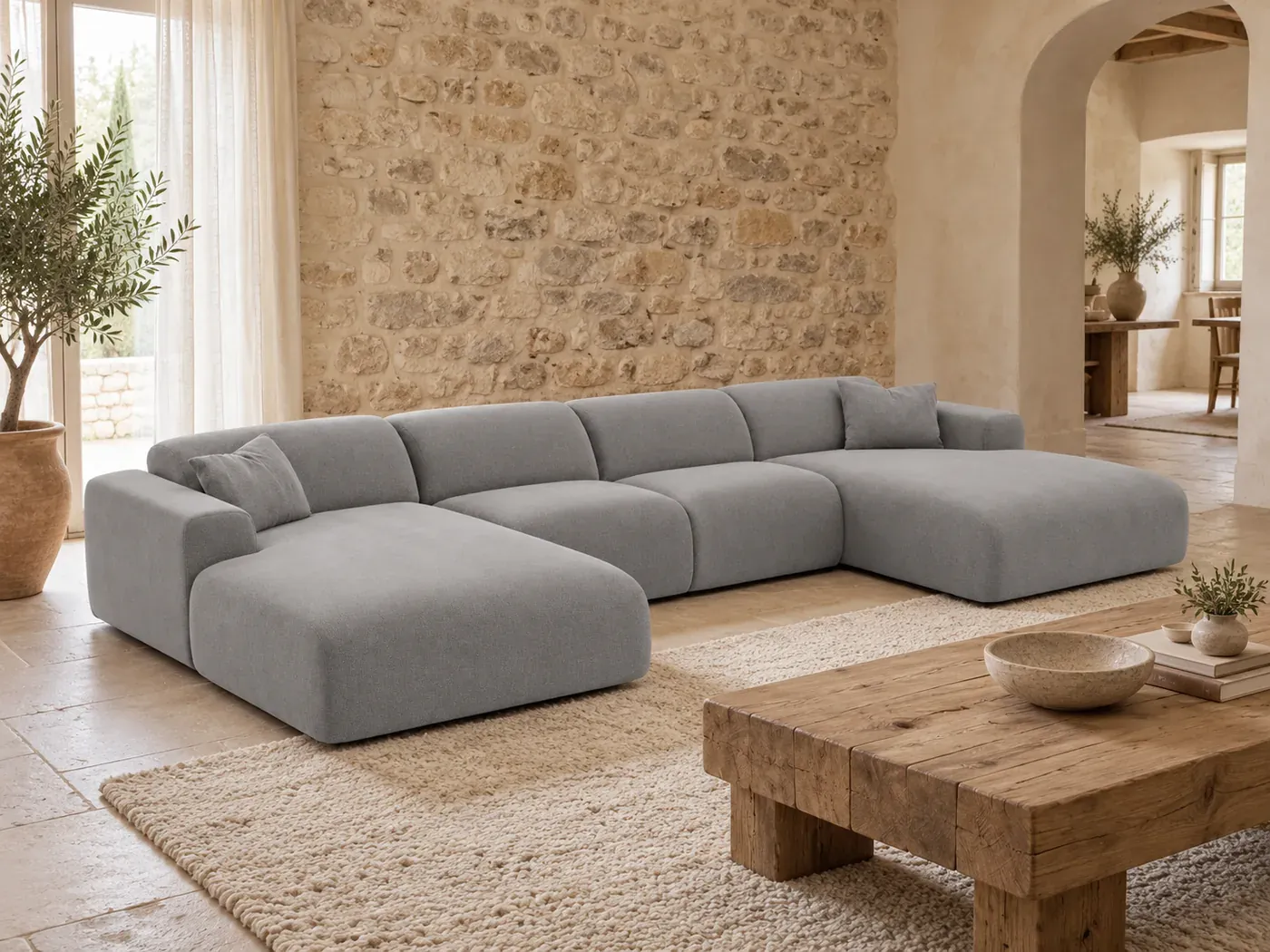 Mise en situation illustrée par IA à partir de la photo du coloris Canapé Myra Maisons du Monde, coloris Gris clair (mise en situation illustrée par IA)