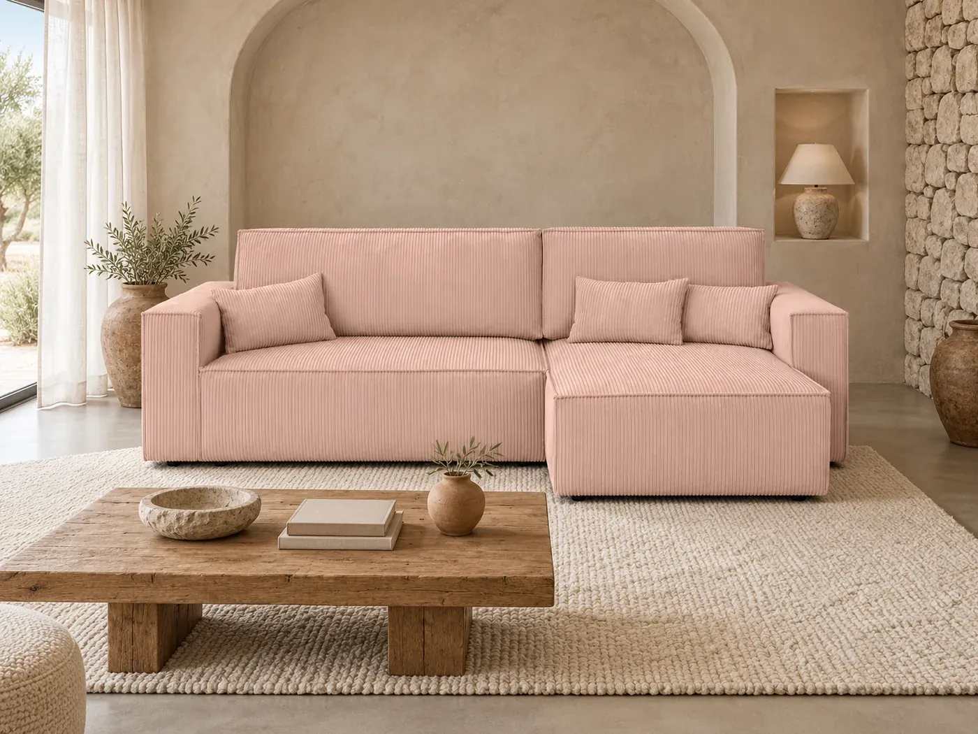 Canapé Livia Maisons du Monde, coloris Rose pâle côtelé (mise en situation illustrée par IA)