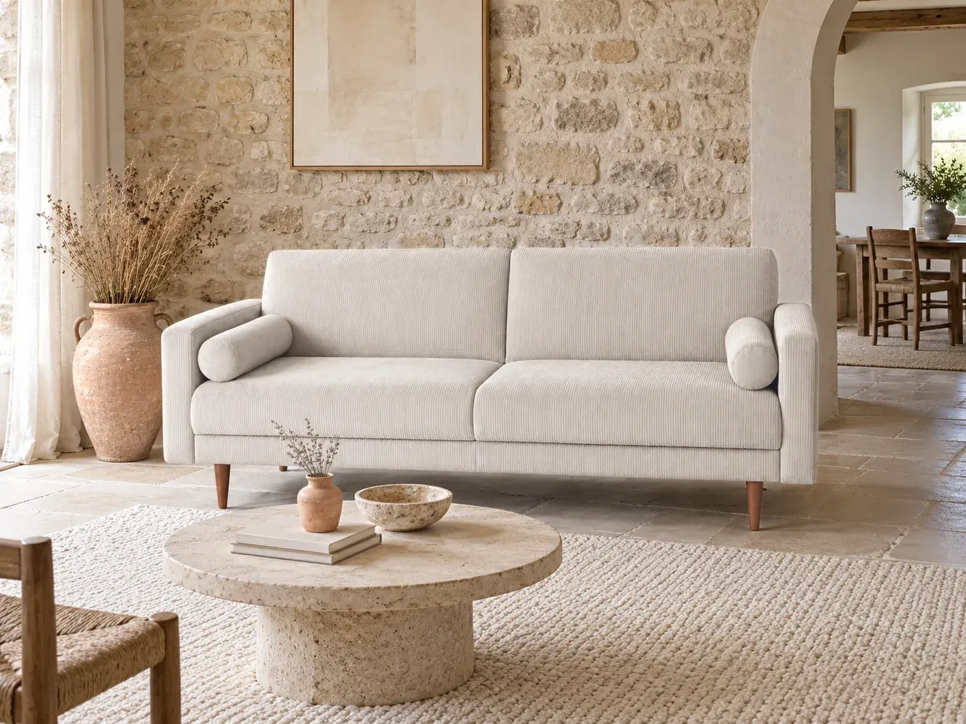Canapé Livia Maisons du Monde, coloris Beige (mise en situation illustrée par IA)