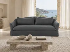 Canapé Anaelle Maisons du Monde, droit convertible, lin lavé, coloris anthracite, mise en situation dans un salon (illustration IA 5)