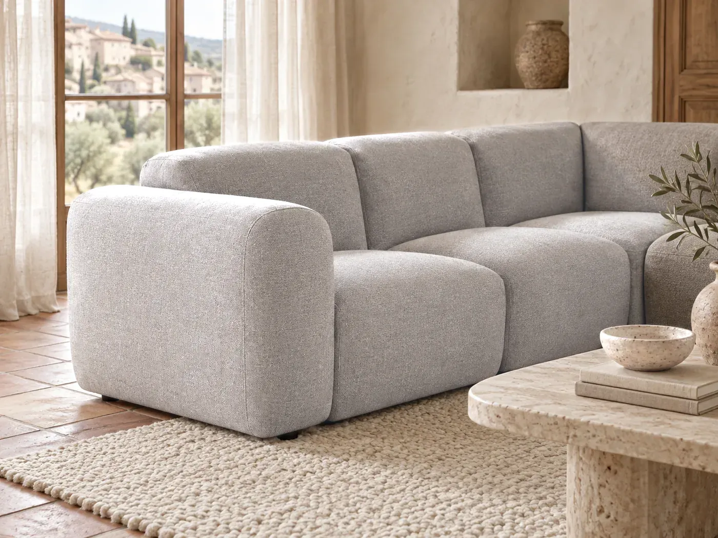 Alma, d'angle fixe, tissu, coloris taupe : gros plan sur l'accoudoir