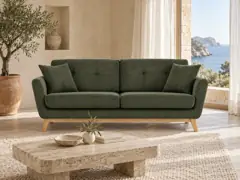 Canapé Hoga Maisons du Monde, 3 places droit fixe, velours côtelé, coloris vert, mise en situation dans un salon (illustration IA 6)