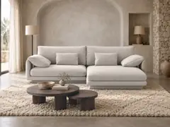 Canapé Torino Maisons du Monde, 4 places d'angle fixe, tissu structurel, coloris beige clair, mise en situation dans un salon (illustration IA 7)