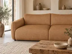 Canapé Jada Maisons du Monde, 3 places droit fixe, coloris marron, mise en situation dans un salon (illustration IA 2)