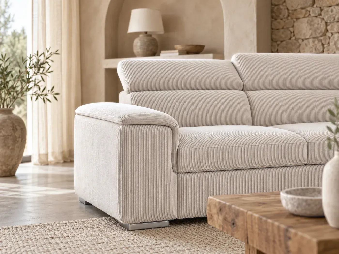 Beverly, 4 places d'angle convertible, coloris beige : gros plan sur l'accoudoir