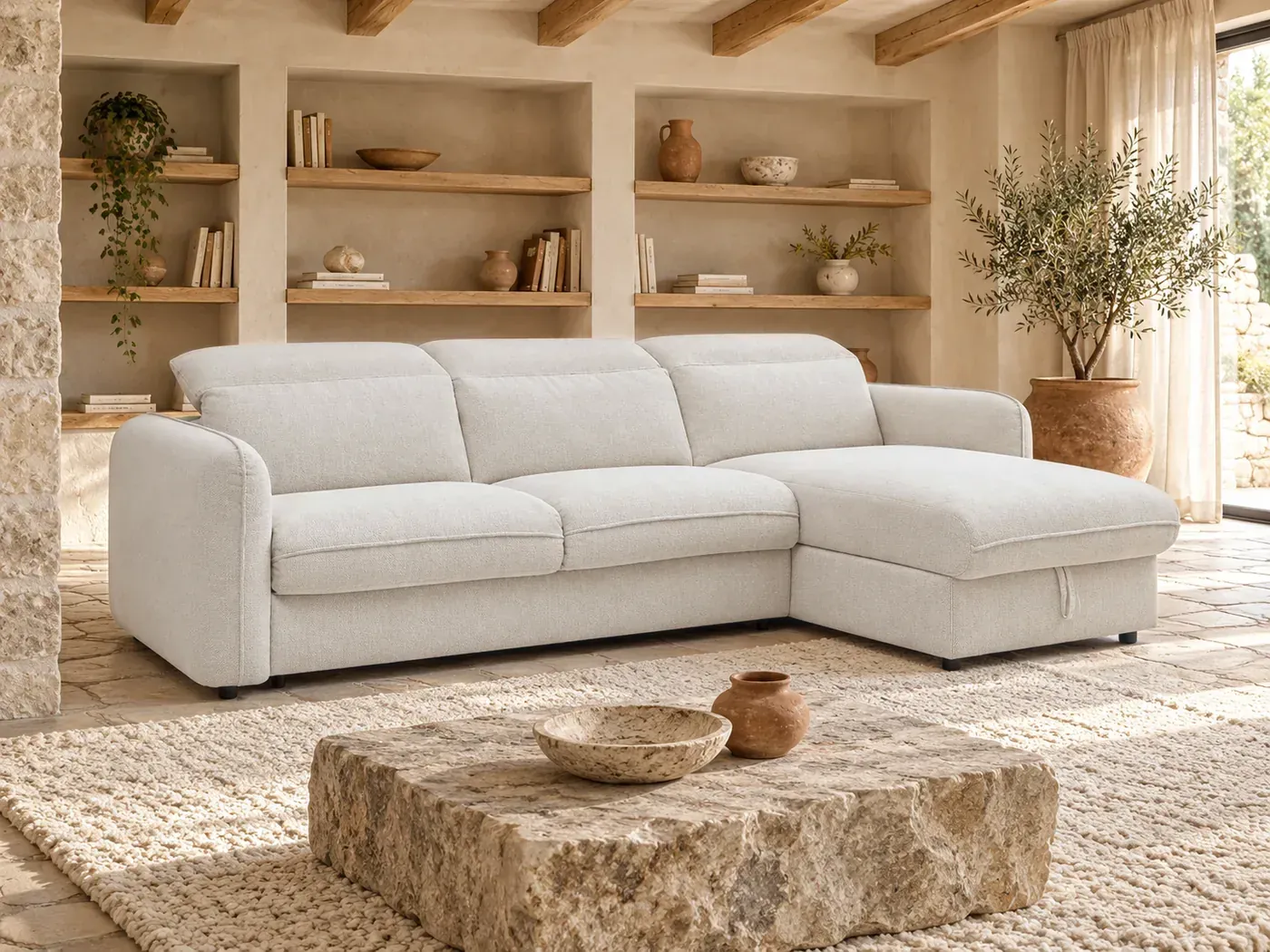 Achille, 4 places d'angle convertible express couchage 140x200, coloris beige, dans un salon en pierre avec une bibliothèque en chêne