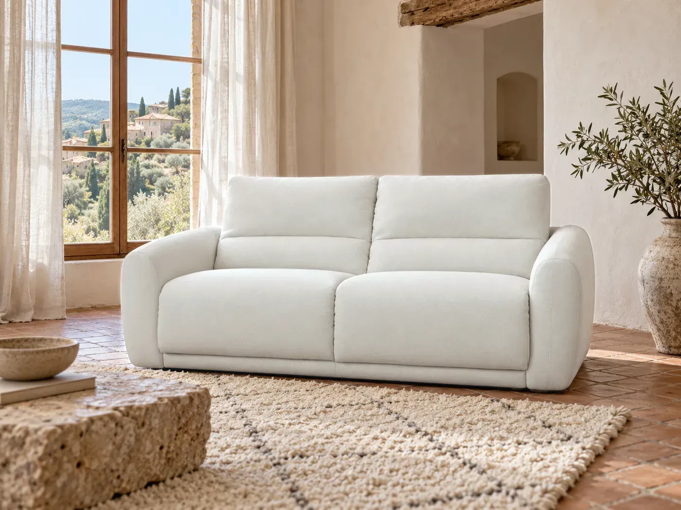 Minorque, 2 places droit convertible express couchage 140x200, coloris blanc, dans un séjour provençal avec vue sur un village