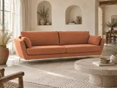 Canapé Topim La Redoute, 3 places droit fixe, velours, coloris tabac, mise en situation dans un salon (illustration IA 4)