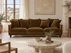 Canapé Lazare La Redoute, 3 places droit fixe, velours, coloris bronze, mise en situation dans un salon (illustration IA 1)
