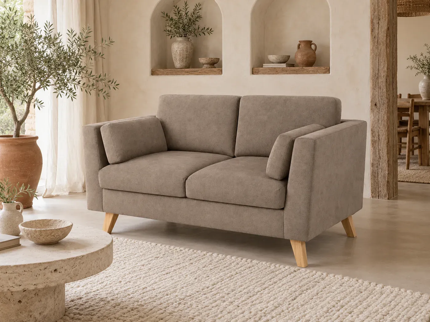 Mise en situation illustrée par IA à partir de la photo du coloris Canapé Stella Maisons du Monde, coloris Beige foncé (mise en situation illustrée par IA)