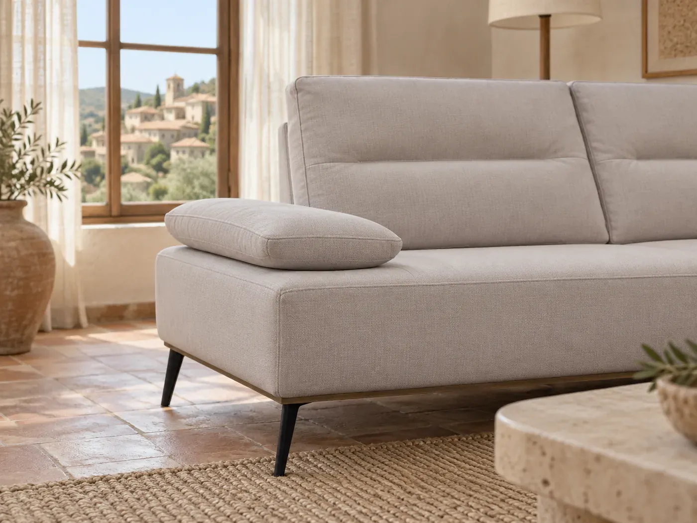 Hudson, 3 places droit fixe, coloris beige : gros plan sur l'accoudoir