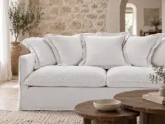Canapé Barcelone Maisons du Monde, 3 places droit fixe, lin lavé, coloris blanc, lin lavé, mise en situation dans un salon (illustration IA 5)