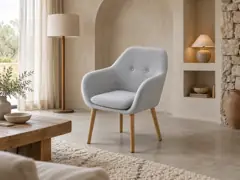 Fauteuil Arnold Maisons du Monde, fauteuil, tissu, coloris gris clair, mise en situation dans un salon (illustration IA 3)