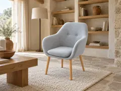 Fauteuil Arnold Maisons du Monde, fauteuil, tissu, coloris gris clair, mise en situation dans un salon (illustration IA 7)