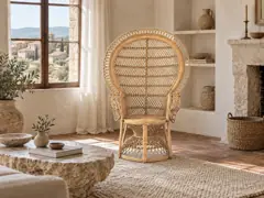 Fauteuil Emmanuelle Maisons du Monde, fauteuil, coloris rotin, mise en situation dans un salon (illustration IA 1)
