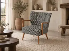 Fauteuil Meyer Maisons du Monde, fauteuil, tissu, coloris noir et blanc (motifs graphiques), mise en situation dans un salon (illustration IA 4)