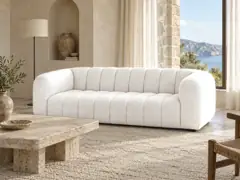 Canapé Lilo Maisons du Monde, 3 places droit fixe, coloris beige sable, mise en situation dans un salon (illustration IA 4)
