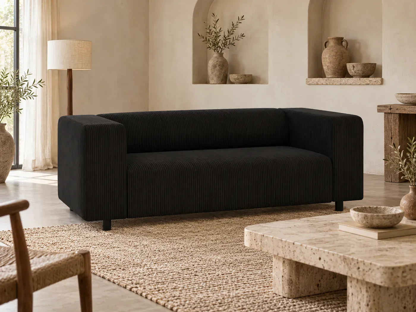 Canapé Nils Maisons du Monde, coloris Noir (mise en situation illustrée par IA)