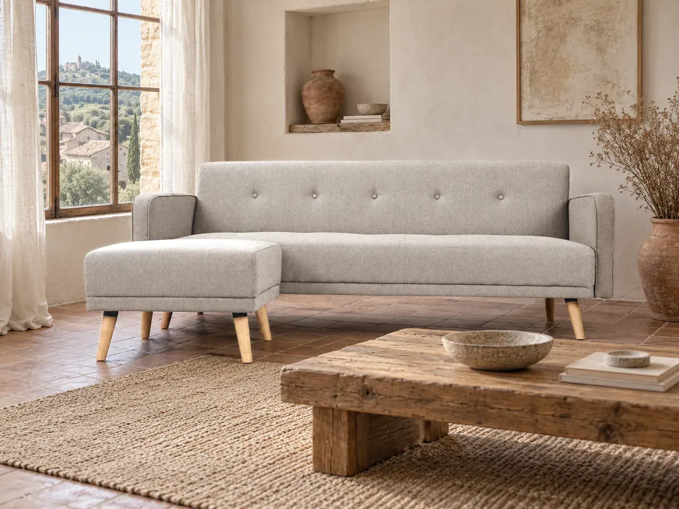 Canapé Ulla Miliboo, coloris Avec repose-pieds en tissu beige (mise en situation illustrée par IA)