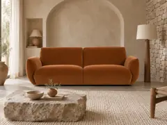 Canapé Spogano La Redoute, 3 places droit fixe, velours, coloris caramel, mise en situation dans un salon (illustration IA 4)