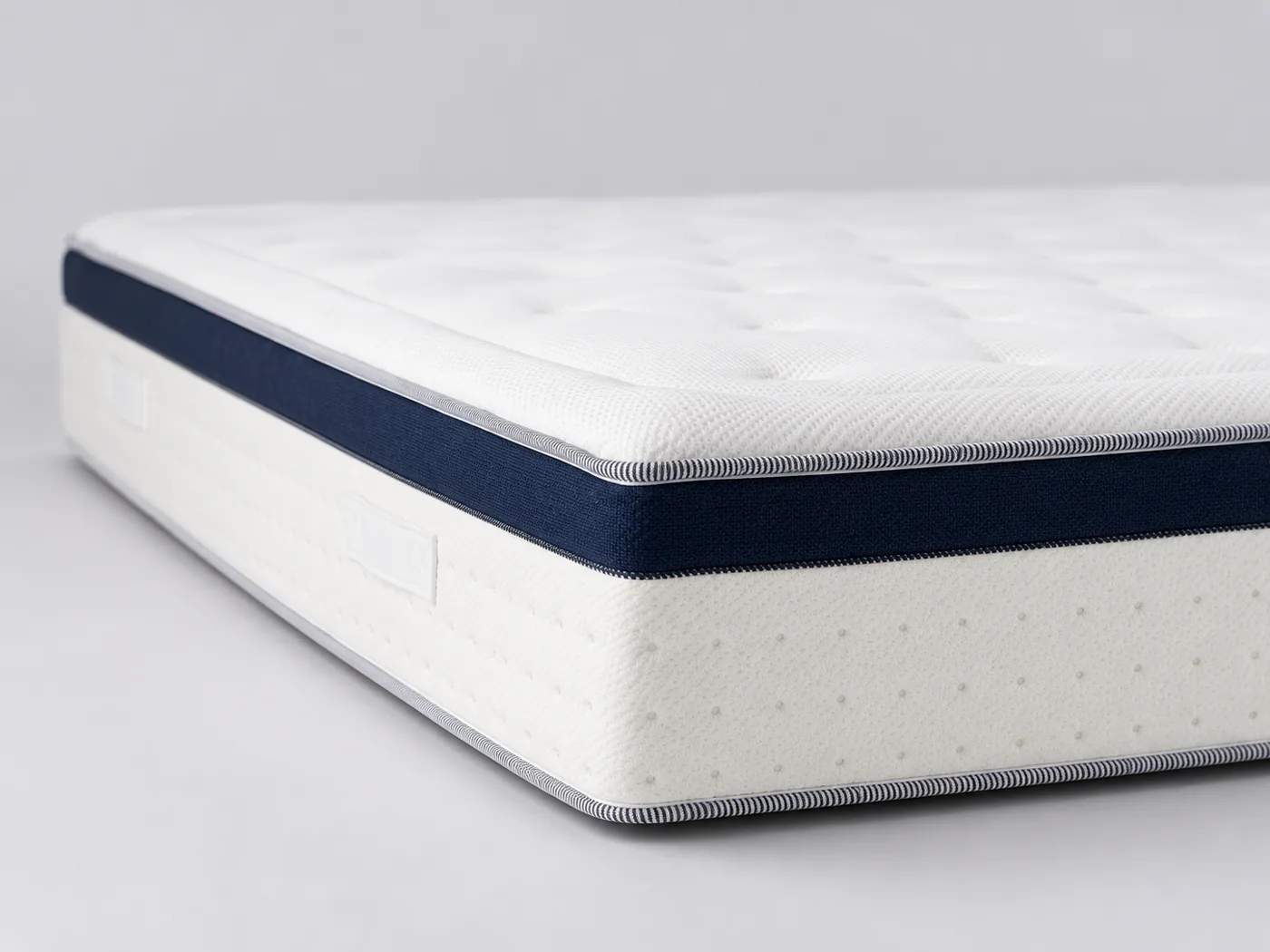 Matelas Edith Camif, gros plan sur le flanc : épaisseur de 32 cm et poignées