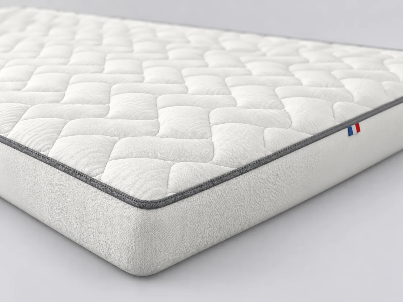 Matelas Mousse mi-ferme La Redoute, gros plan sur le flanc : épaisseur de 14.5 cm et poignées