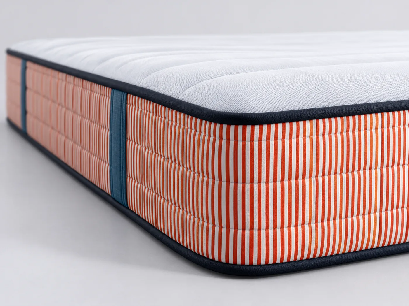 Matelas Signature Tediber, gros plan sur le flanc : épaisseur de 30 cm et poignées